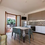Aparthotel Elle 4*