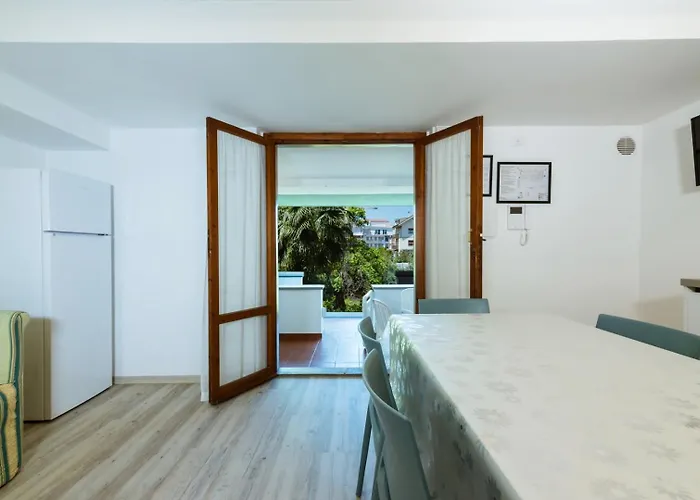 Elle Apartahotel 4*